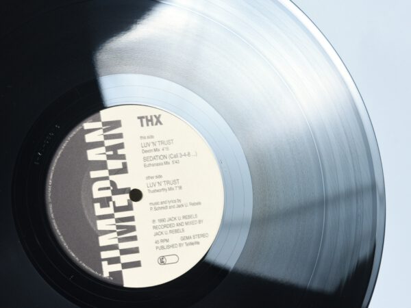THX – Luv 'N' Trust Vinyl