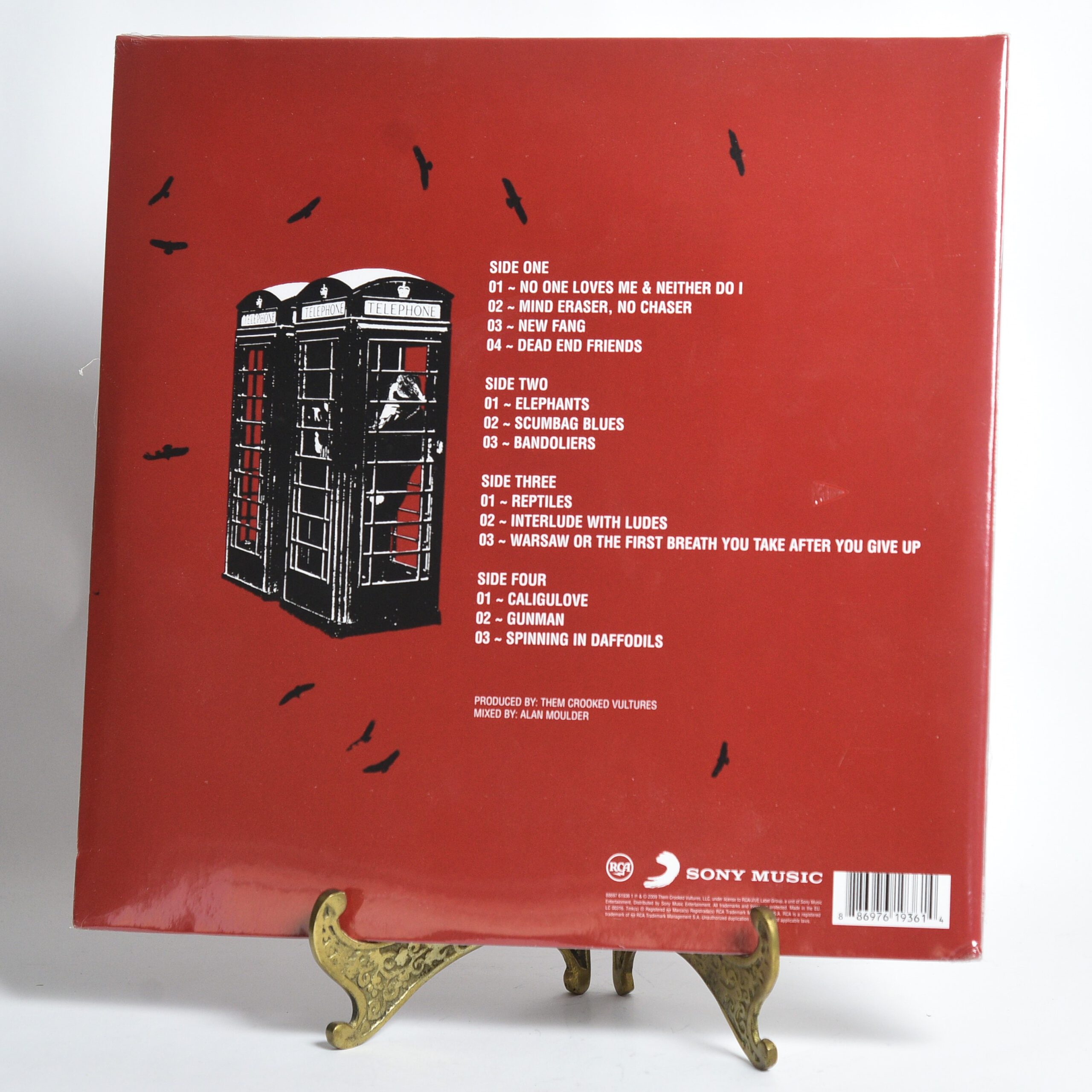 Dave Grohl, John Baldwin, Josh Homme – Them Crooked Vultures